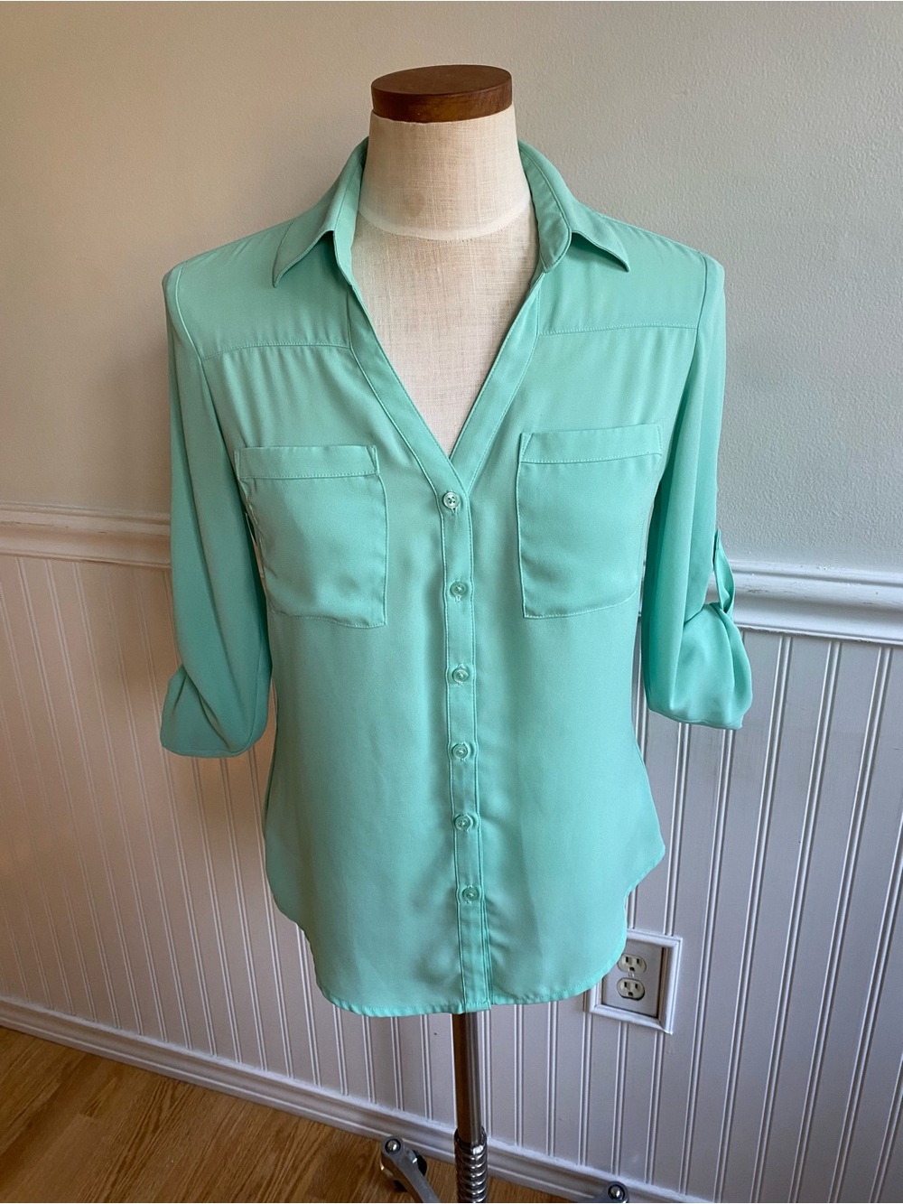 5 for $25! Express Portofino Women's Mint Green Button-Front Blouse